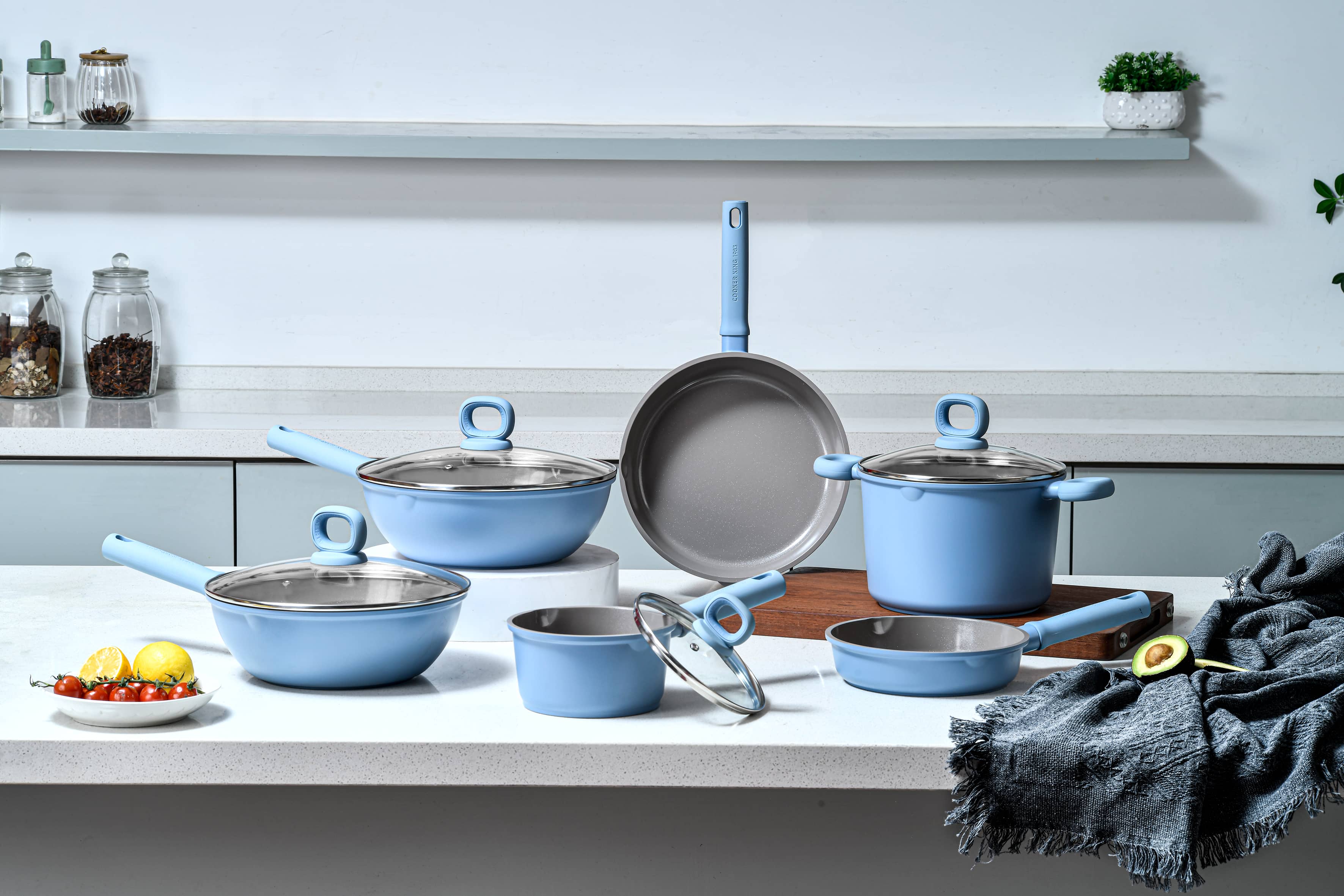 freecompress-die-casting pot scene picture.jpg